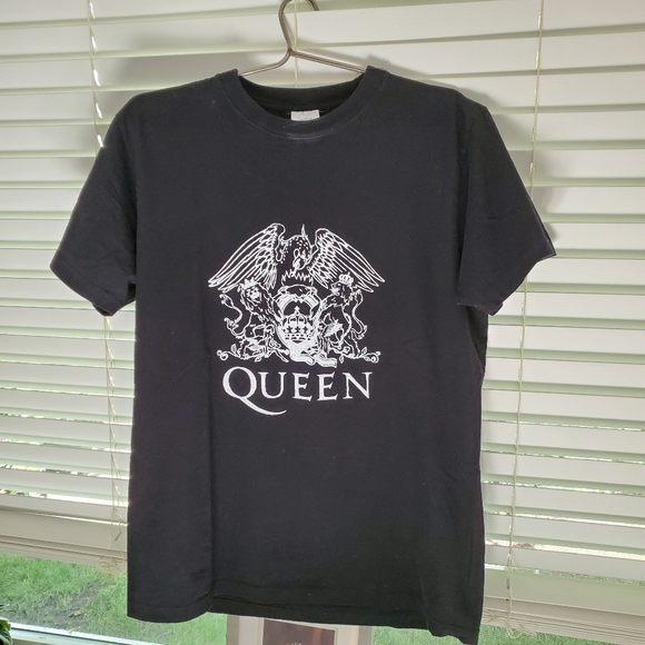 Queens T-shirt - Picture 2 of 4